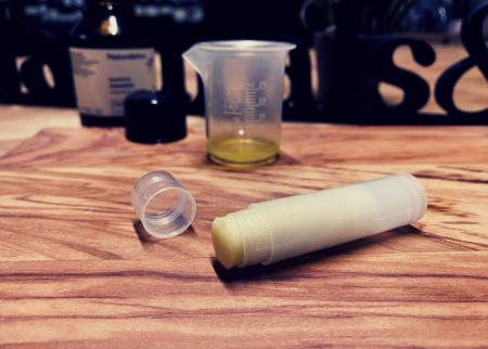 Recette Stick à lèvres réparateur Calendula & Benjoin - Naturalsandco