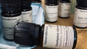 Les huiles essentielles à prendre en vacances - Naturals&co